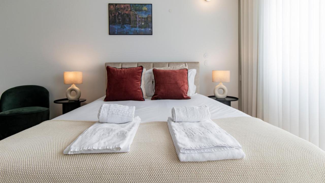 Ceuta Studio Apartments By Lovelystay Porto Exterior photo